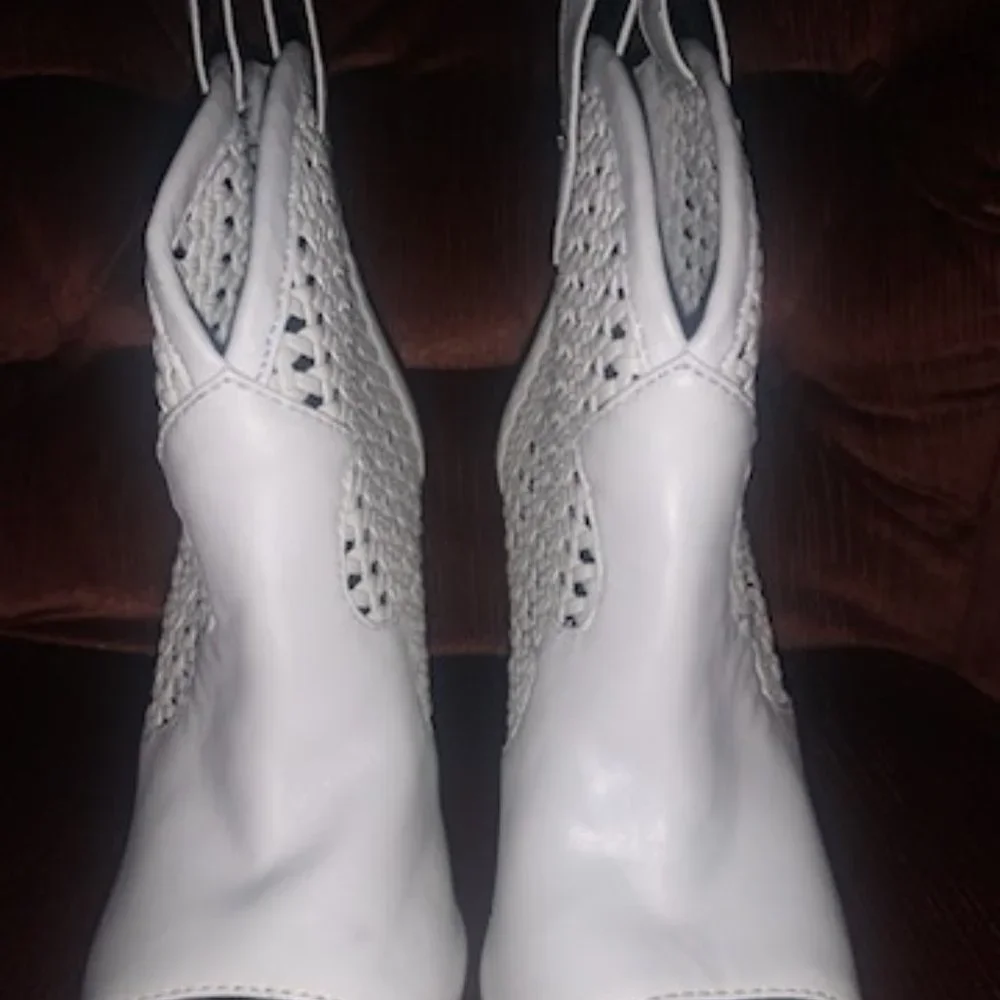 Jessica Simpson White Leather Ankle Boot 7 - Picture 7 of 10
